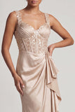 Corsetto di sirena bianca con paillettes arricciate Abito madre della sposa con volant
