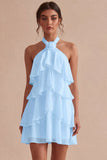 Abito bianco piccolo a fiori in chiffon con scollo a collo a A e volant