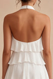 Abito bianco piccolo a fiori in chiffon con scollo a collo a A e volant