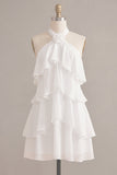 Abito bianco piccolo a fiori in chiffon con scollo a collo a A e volant
