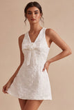 Abito bianco a A-Line con scollo a V e fiore 3D