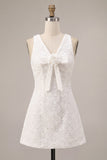 Abito bianco a A-Line con scollo a V e fiore 3D