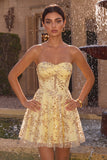 Abito giallo di Homecoming con paillettes senza spalline tagliato a linea a A