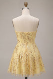 Abito giallo di Homecoming con paillettes senza spalline tagliato a linea a A