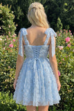 Abito di fine fine a fiocco azzurro chiaro con perline floreali e pizzo dietro