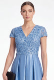 Abito lungo Mother Of the Bride Mother Of the Bride blu a scollo a V con scollo a V e maniche corte