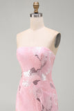 Abito corto di cocktail rosa senza spalline con perline