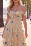 Abito midi in tulle a linea A con fiori rossi a spalla e applichi