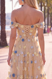 Abito midi in tulle a linea A con fiori rossi a spalla e applichi