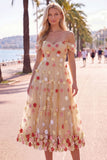 Abito midi in tulle a linea A con fiori rossi a spalla e applichi