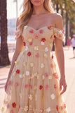Abito midi in tulle a linea A con fiori rossi a spalla e applichi