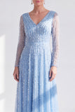 Abito lungo Mother of the Bride in linea viola scuro con scollo a V e maniche lunghe
