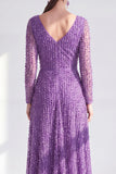 Abito lungo Mother of the Bride in linea viola scuro con scollo a V e maniche lunghe