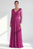 Abito lungo Mother of the Bride in linea viola scuro con scollo a V e maniche lunghe