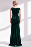 Abito Madre della Sposa lungo in velluto bateau scollo battuto verde scuro con largo scollo a sposa