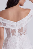 Abito mini bridal shower a livelli floreali in avorio a spalle scoperte con fiocco