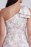 Vestito bianco piccolo bodycon floreale a una spalla con fiocco