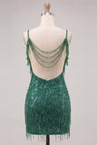 Abito corto di cocktail con paillettes verde scuro con spalle fredde e frangie