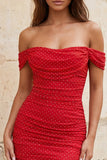 Vestito corto da fine rosso con pizzo arricciato all'indietro
