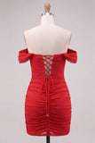 Vestito corto da fine rosso con pizzo arricciato all'indietro