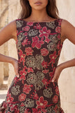 Vestito di ritorno a casa a scatto a livelli con scollo battuto a livelli e scollo a casa con volant