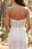 Abito da sposa lungo in pizzo avorio con volant e spacco senza spalline