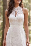 Abito da sposa a linea lunga in pizzo avorio con fessura
