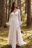 Abito da sposa a maniche lunghe in pizzo avorio con fessura