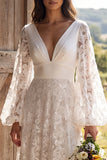 Abito da sposa lungo a scollo a V in avorio A-Line con maniche lunghe
