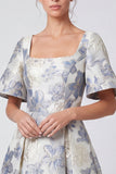 Abito Maxi Floreale A Blu Jacquard Polveroso con scollo quadrato e maniche corte