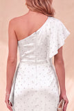 Vestito Maxi in raso con volant a una spalla di Salvia Polverosa con perline