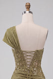Corsetto oliva trasparente con una spalla Abito corto di cocktail arriccito con pizzo sulla schiena