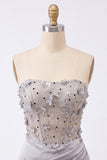 Vestito di cocktail in raso corsetto grigio senza spalline con pizzo sulla schiena