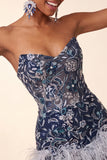 Abito corto di cocktail senza spalline blu navy bodycon paillette con piume