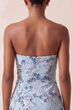 Vestito corto di cocktail a corto con paillettes blu senza spalline blu