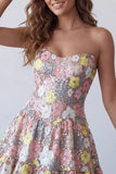 Vestito corto a livelli floreale a rosa scintillante con paillettes