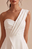 Abito da sposa a linea a A con una sola spalla bianco