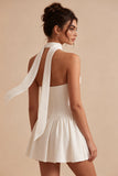 Abito da bridal shower senza spalline in linea A con sciarpa al collo