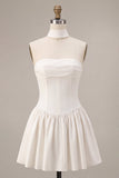 Abito da bridal shower senza spalline in linea A con sciarpa al collo
