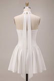 Abito da bridal shower senza spalline in linea A con sciarpa al collo