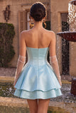 Abito di Homecoming in raso in raso corsetto a livelli a livelli con fianco basco blu senza spalline