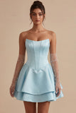 Abito di Homecoming in raso in raso corsetto a livelli a livelli con fianco basco blu senza spalline