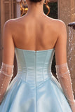 Abito di Homecoming in raso in raso corsetto a livelli a livelli con fianco basco blu senza spalline