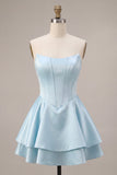 Abito di Homecoming in raso in raso corsetto a livelli a livelli con fianco basco blu senza spalline
