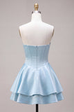 Abito di Homecoming in raso in raso corsetto a livelli a livelli con fianco basco blu senza spalline