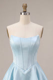 Abito di Homecoming in raso in raso corsetto a livelli a livelli con fianco basco blu senza spalline