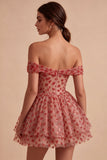 Corsetto rosso a fila a paillettes con la spalla scoperta, vestito di homecoming a livelli e volant
