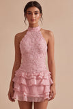Vestito corto di cocktail rosa con scollo a capezza perle floreali arricciate a livelli