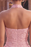 Vestito corto di cocktail rosa con scollo a capezza perle floreali arricciate a livelli