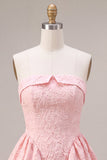 Vestito corto di cocktail rosa Jacquard rosa A-Line con volant senza spalline